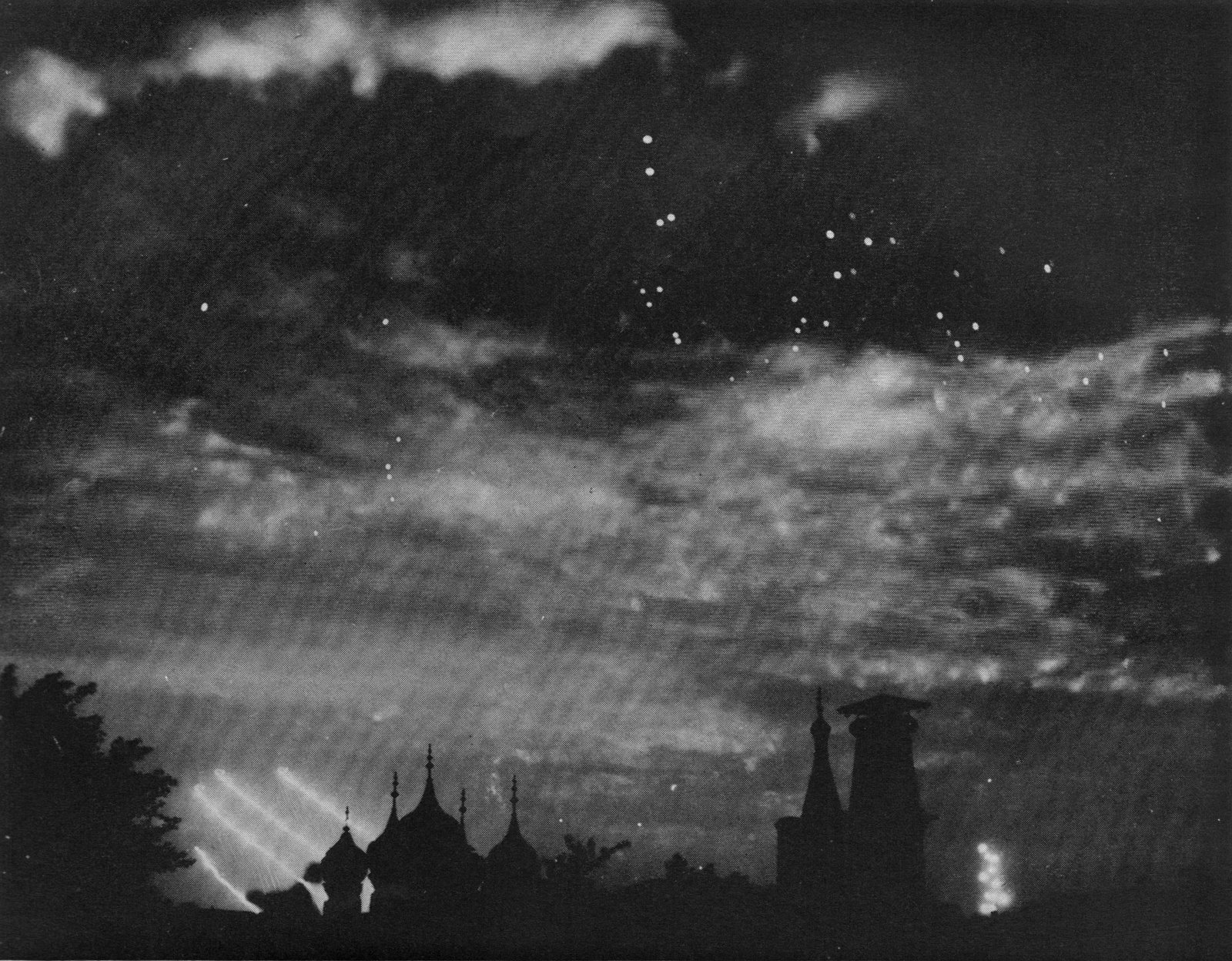 В темную ночь никто не. Налет немецкой авиации на Москву 26 июля 1941 года. Ночные налеты на Москву в 1941. Бомбардировка Кремля 1941. Ночные бомбардировки Москвы 1941.