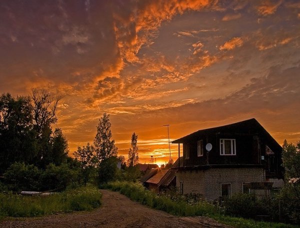 Домик в деревне закат