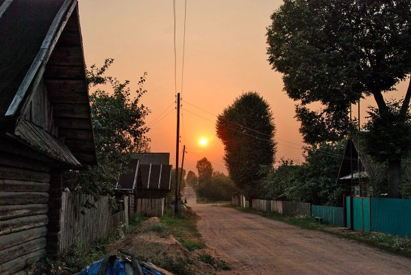 Поздний вечер в деревне