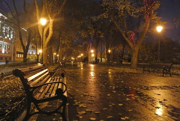 Поздний вечер в городе
