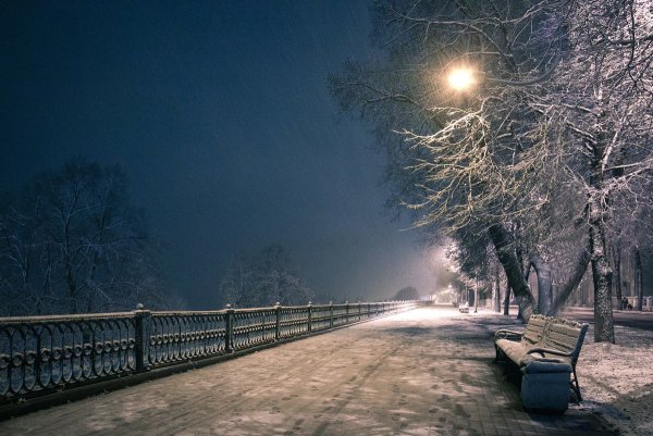 Город зимой ночью