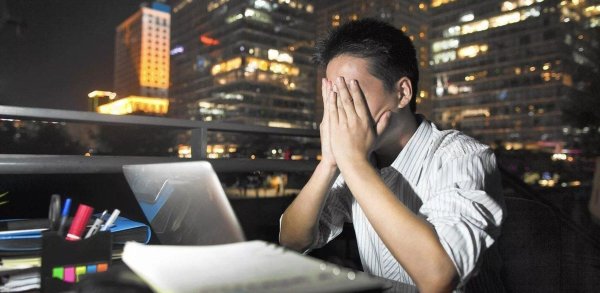 Офисный работник ночью