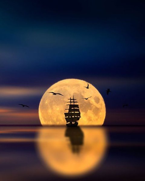 Море Луна корабль