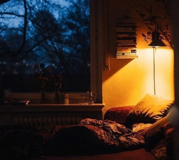 Уютная комната вечером