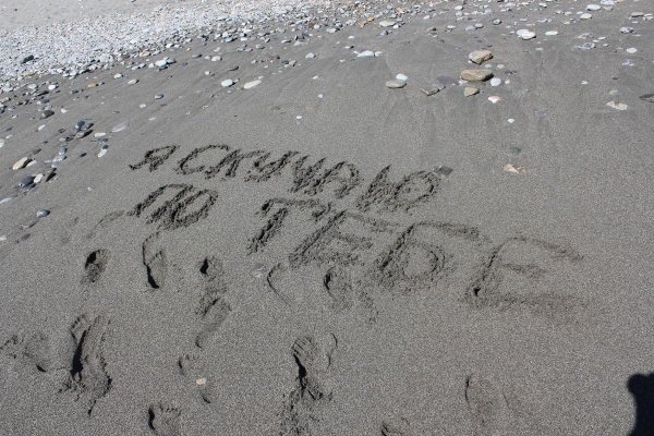 Романтические надписи на песке