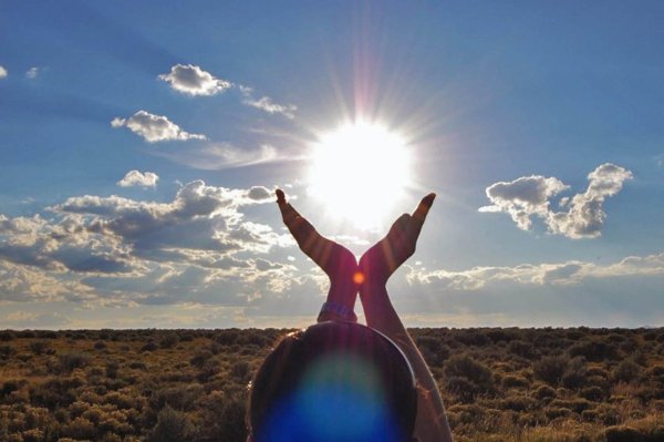 Девушка на качелях