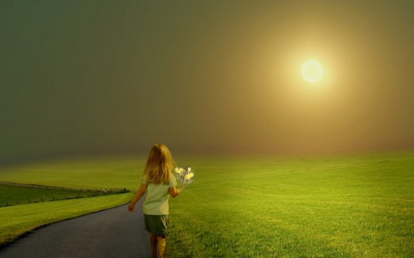 Девушка в прыжке