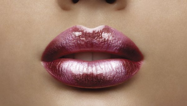 Red Metallic Lips