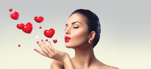 Воздушный поцелуй мужчины