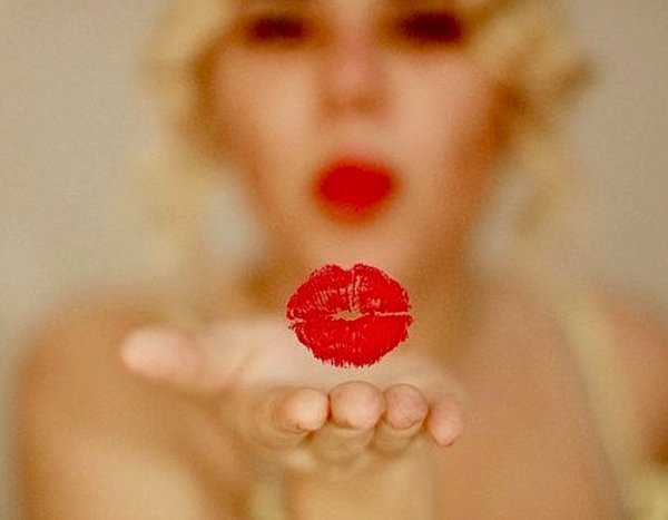 Открытка воздушный поцелуй