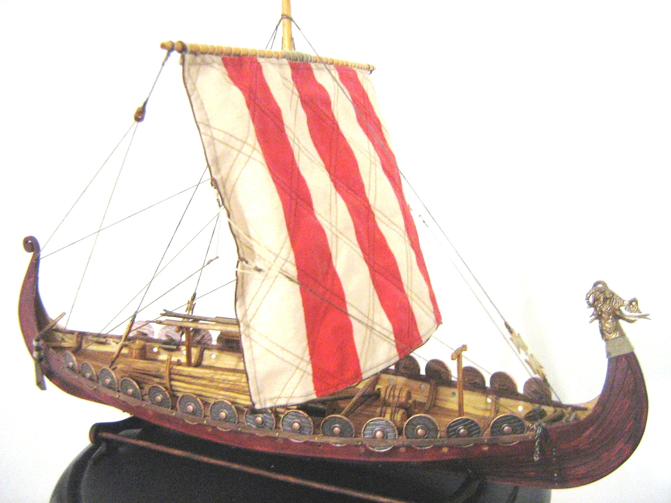 Ладья по другому. Корабли Вильгельма завоевателя. Драккар викингов. Гокштадский корабль (дракар).