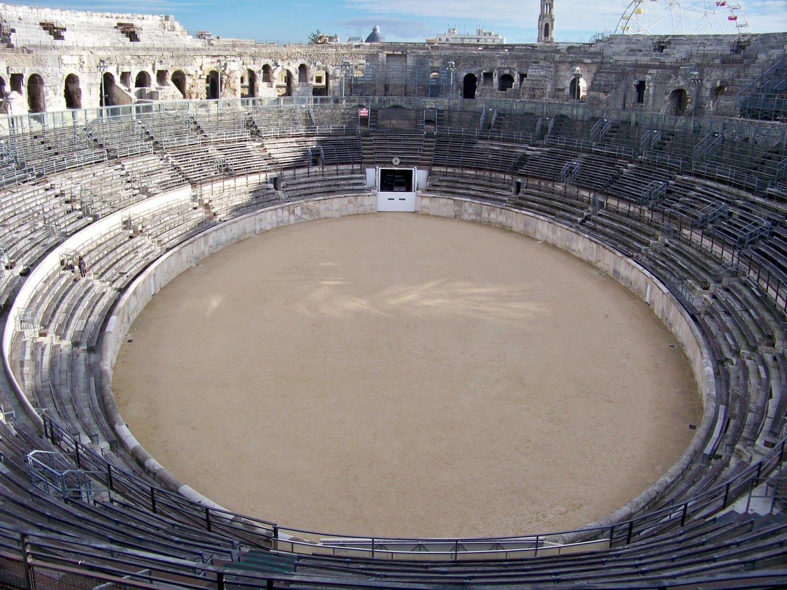 Arena. Рим Колизей Арена. Стадион в Риме Колизей. Гладиаторская Арена в Риме. Арена амфитеатра Колизей.