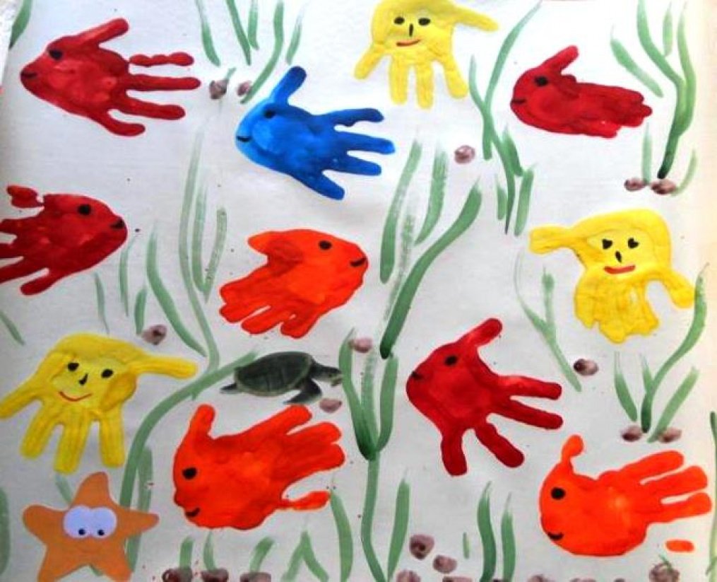 Пальчики рыбки. Рисование ладошками для детей. Рисование пальчиками для детей. Рисование ладошками и пальчиками. Рисование ладошками в детском саду.
