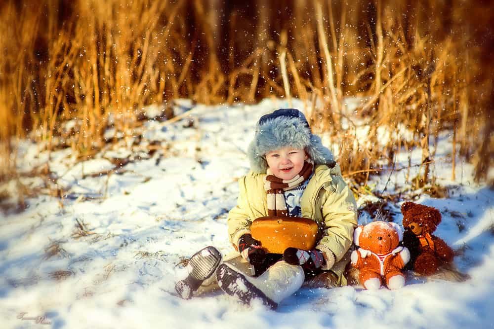Зимние фото ребенка. Зима для детей. Зимняя фотосессия с ребенком. Фотосессия в зимнем лесу с ребенком. Фотосессия зимой в лесу дети.