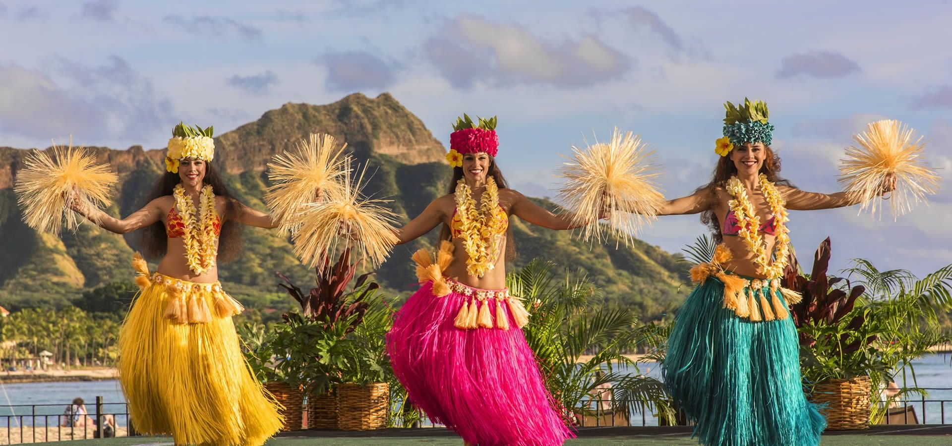 Гавайский туристический и культурный центр гонолулу. Остров АЛОХА Гавайи. Вечеринка АЛОХА Гавайи. Гавайский национальный костюм. Гавайи национальные костюмы.