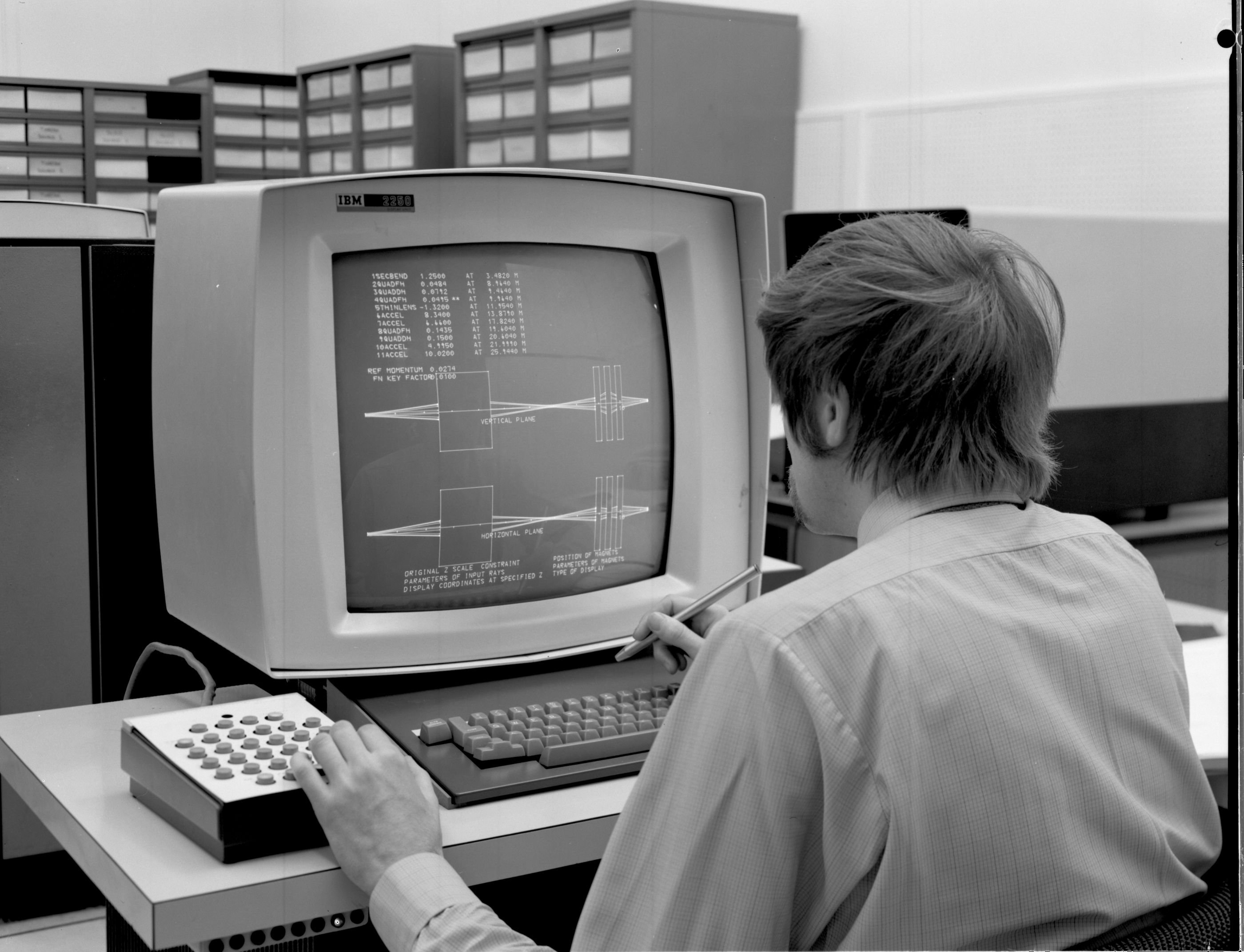 Первый user. Монитор для компьютеров - IBM 2250. Первый монитор для компьютеров - IBM 2250. Терминал IBM 2250. IBM монитор 1964.