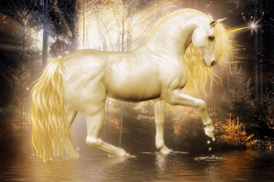 Рассказ конь с золотой гривой. Белый Единорог с золотой гривой. Кобылица с золотой гривой. Сказочные лошади. Белый конь с золотой гривой.