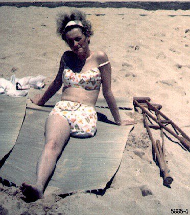 Девушка на костылях рисунок