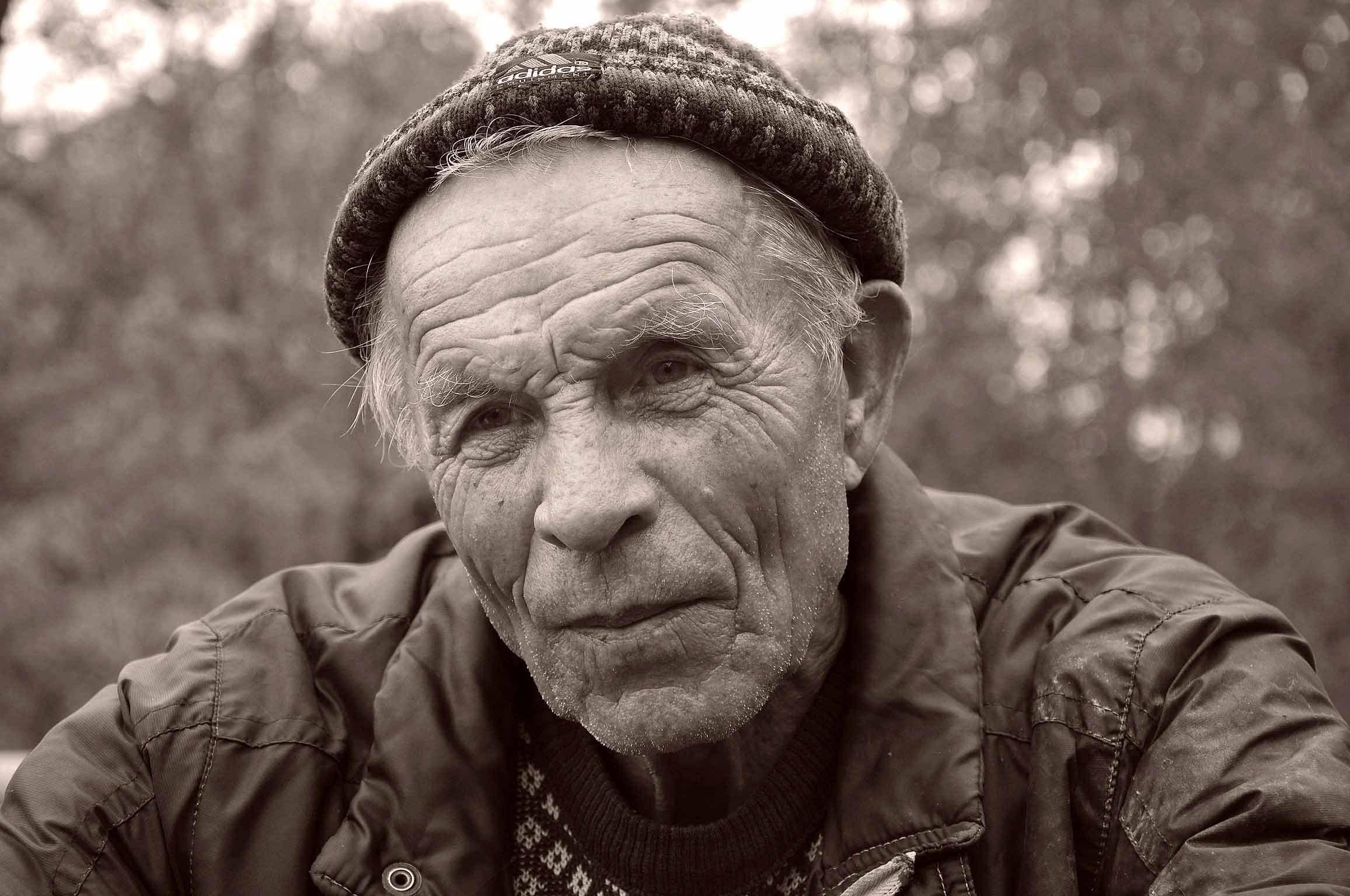 Пожилой старый мужчина. Фотопортрет старика. Портрет пожилого мужчины. Фотопортреты пожилых мужчин. Портреты пожилых людей.