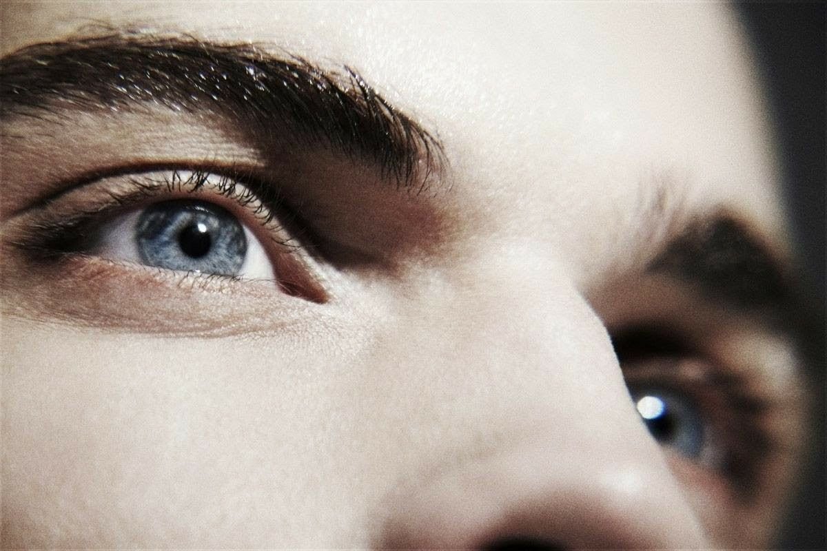 Ищущие глаза. Глаза мужские. Мужские глаза Эстетика. Голубые глаза мужские Эстетика. Эстетика глаз парней.