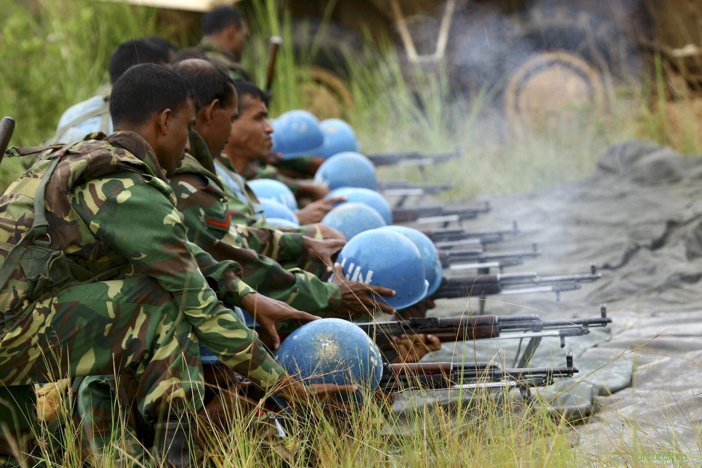 Первая миротворческая операция. Миротворческие войска ООН. Миротворцы в Камбодже. Миротворческая операция ООН В Конго. Форма миротворцев ООН.