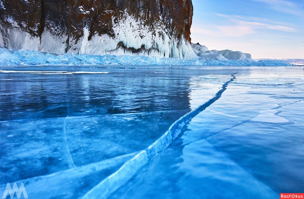 Озера озеро лед ледяной. Голубые озера Байкал. Озеро Байкал лед. Байкал озеро зима лед. Бирюзовый лёд озера Байкал.
