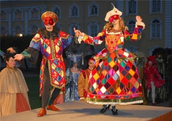 Театральный костюм