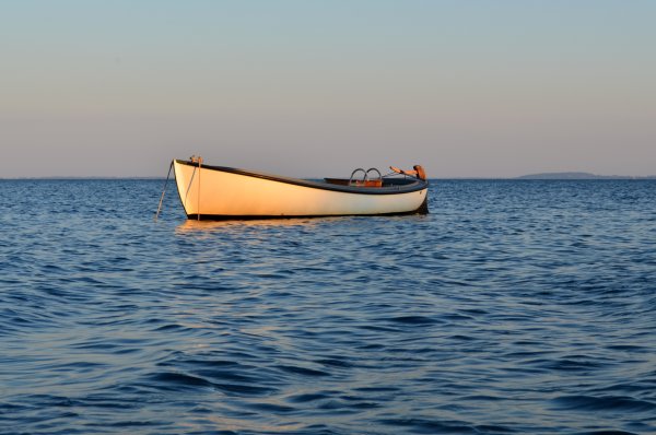 Лодка в море