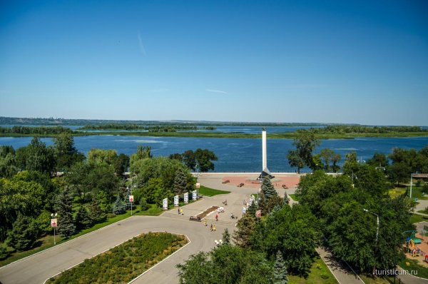 Памятник быку солевозу в Энгельсе