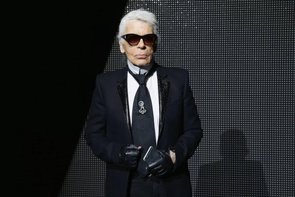 Дизайнер Шанель Карл Лагерфельд