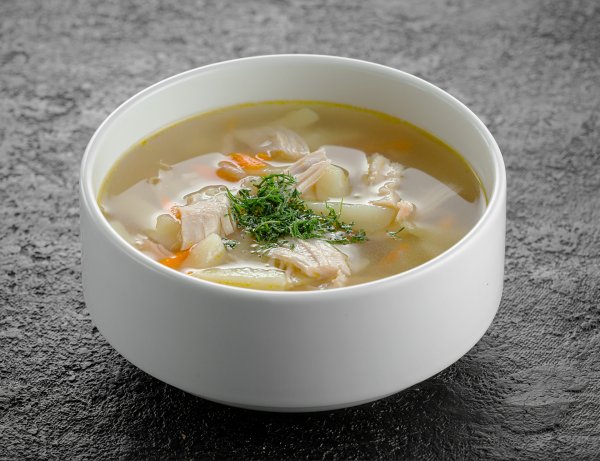 Бульон с лапшой и яйцом