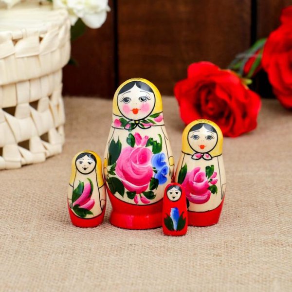 Семеновская роспись матрешки