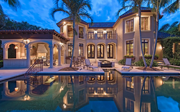 Особняк с бассейном