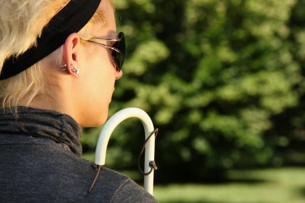 Слабовидящие люди