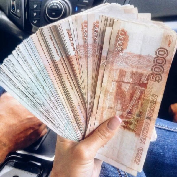 Много денег в руках