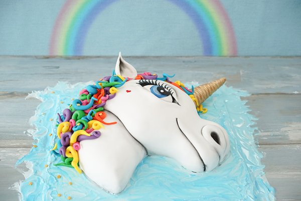 Торт с единорогом и радугой кремовый