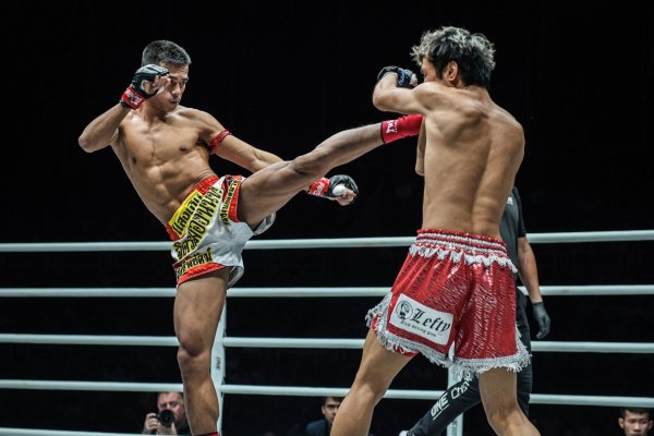 Muay Thai боец сзади