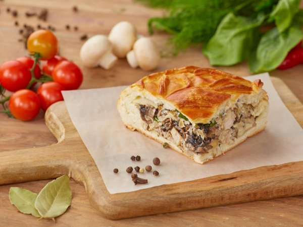 Курник (пирог с курицей, рисом и грибами)
