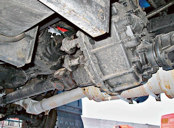 Крепление раздатки КАМАЗ 43118