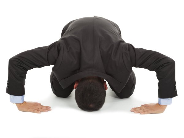 Японский поклон на коленях