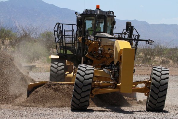 Грейдер Cat 16m