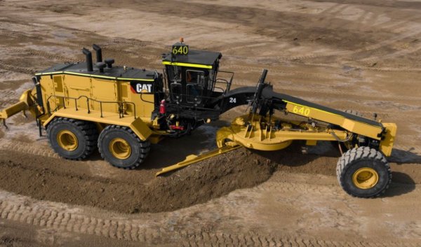 Грейдер полноприводный Caterpillar