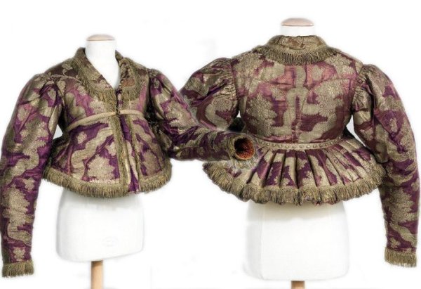 Шугай в русском народном костюме