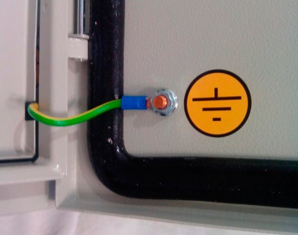 Заземление дверцы щита