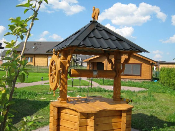 Красивые деревянные колодцы