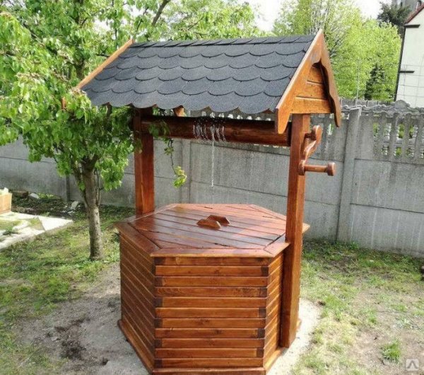 Домик для колодца из дерева
