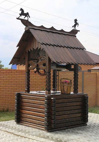 Декоративный колодец