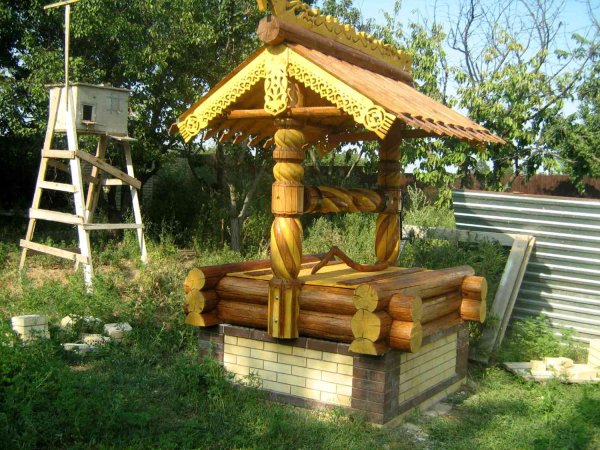 Красивые колодцы из дерева