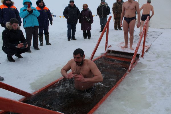 Крещенское купание в проруби