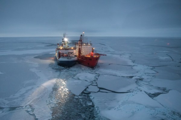 Северный Ледовитый океан ледокол